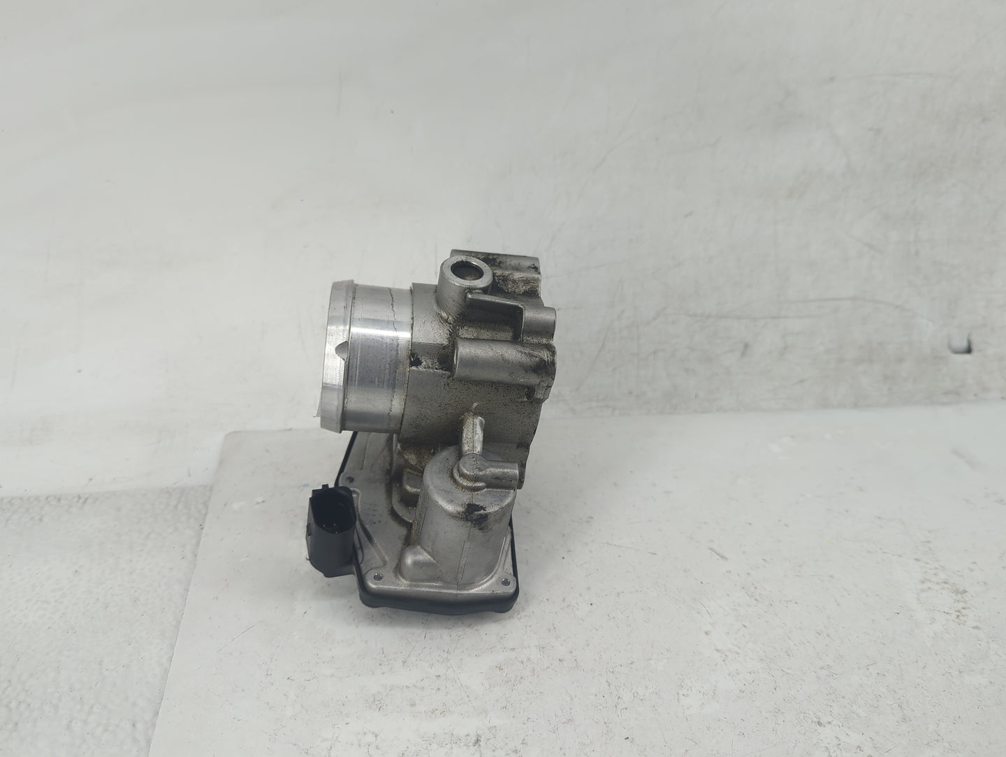 2014-2020 Ford Fusion Throttle Body P/N:DS7G-9F991-BB Fits Fits 2014 2015 2016 2017 2018 2019 2020 OEM Used Auto Parts - Oem