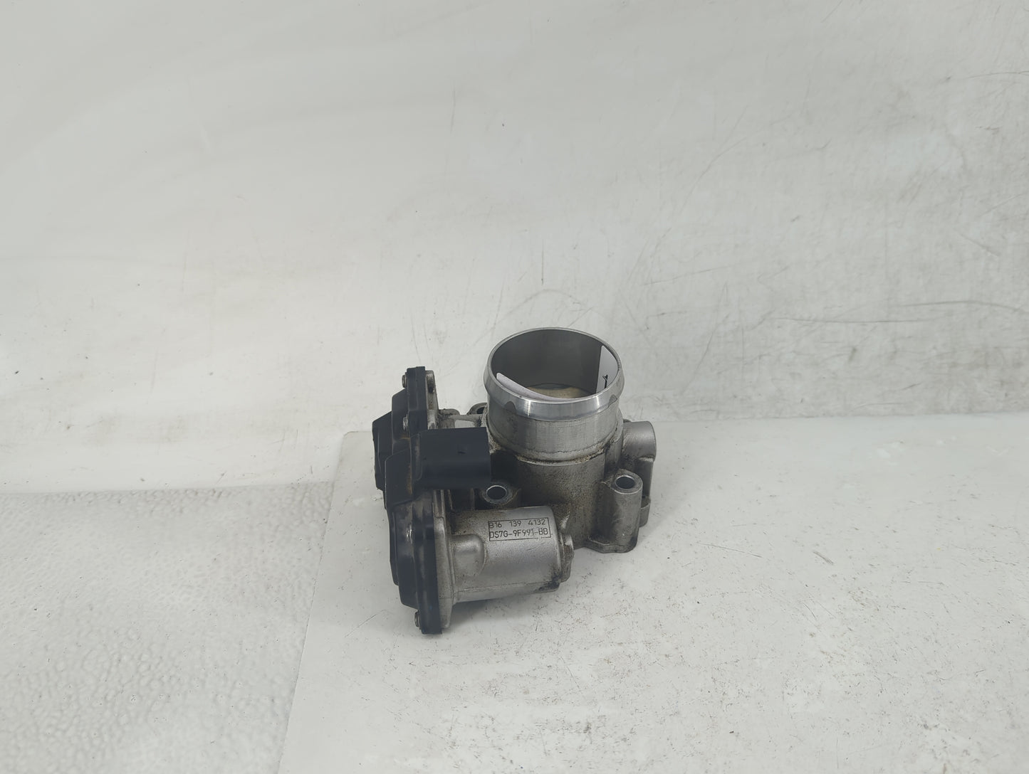 2014-2020 Ford Fusion Throttle Body P/N:DS7G-9F991-BB Fits Fits 2014 2015 2016 2017 2018 2019 2020 OEM Used Auto Parts - Oem