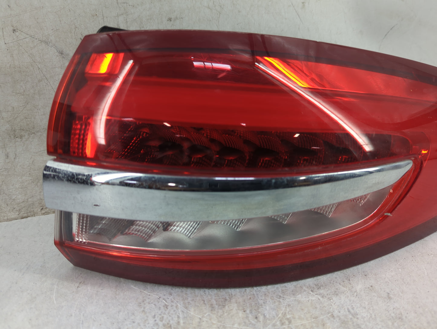 2017-2020 Ford Fusion Tail Light Assembly Passenger Right OEM P/N:HS73-13404-AB F00HTF405A01 Fits Fits 2017 2018 2019 2020 O