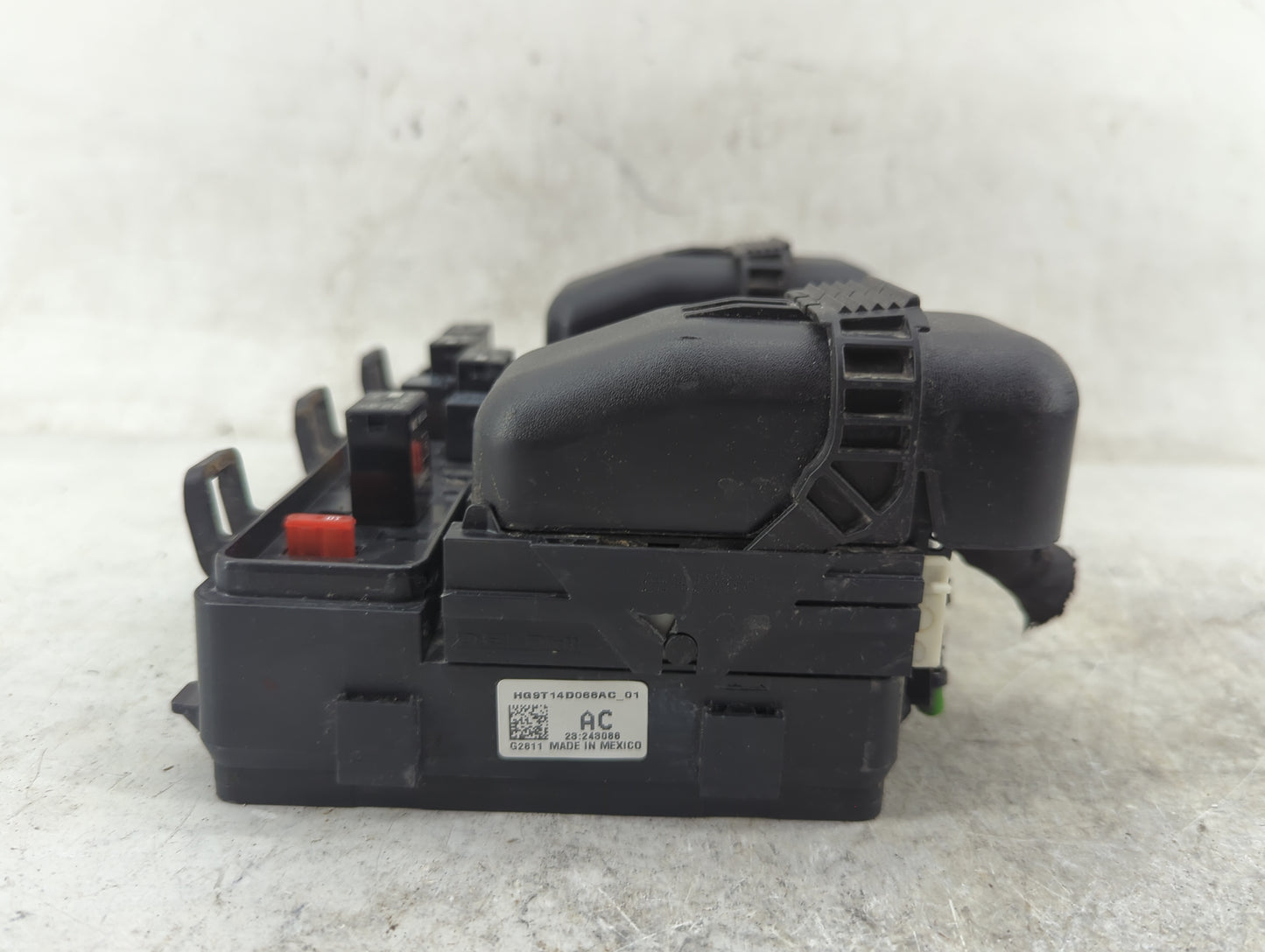 2017-2020 Ford Fusion Fusebox Fuse Box Panel Relay Module P/N:HG9T14D068AC 8T2T-14B192-AB Fits Fits 2017 2018 2019 2020 OEM 