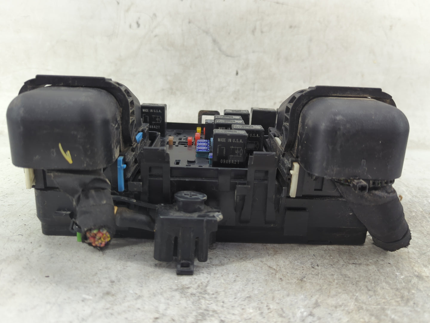 2017-2020 Ford Fusion Fusebox Fuse Box Panel Relay Module P/N:HG9T14D068AC 8T2T-14B192-AB Fits Fits 2017 2018 2019 2020 OEM 