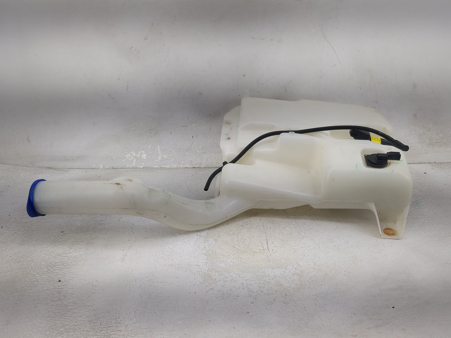 2017-2020 Ford Fusion Windshield Washer Fluid Reservoir Bottle Oem 1474108 - Oemusedautoparts1.com