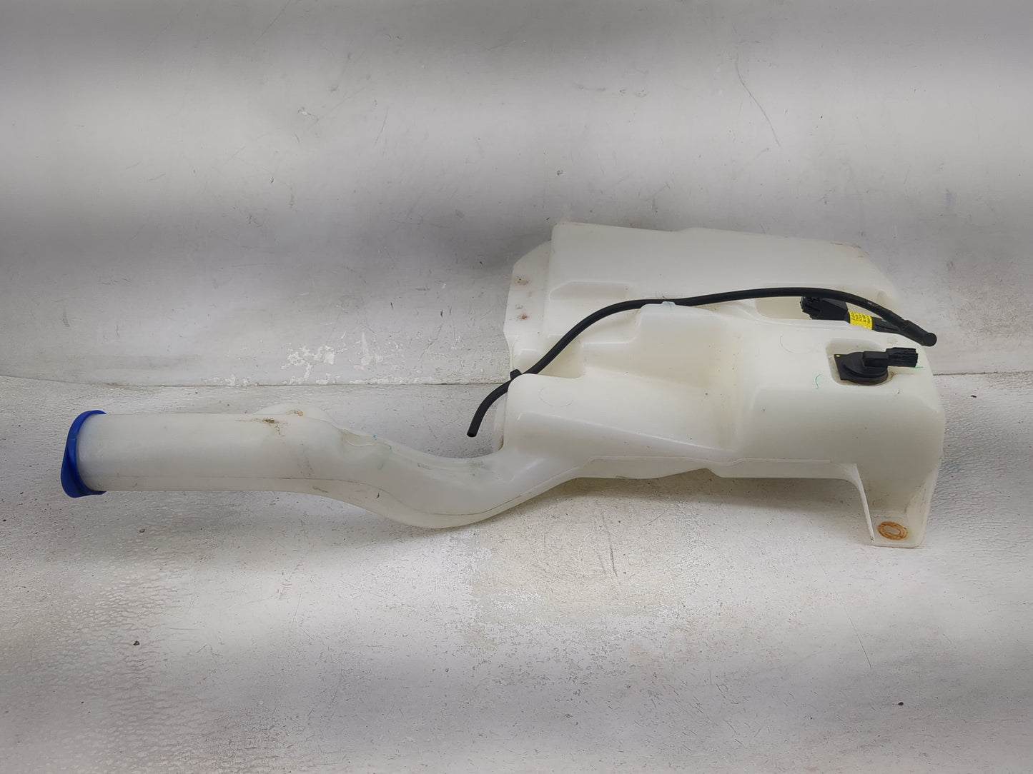 2017-2020 Ford Fusion Windshield Washer Fluid Reservoir Bottle Oem 1474108 - Oemusedautoparts1.com