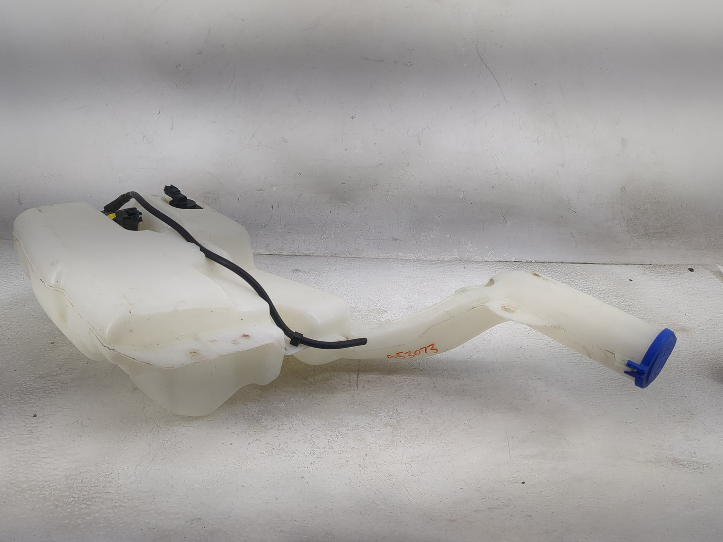 2017-2020 Ford Fusion Windshield Washer Fluid Reservoir Bottle Oem 1474108 - Oemusedautoparts1.com