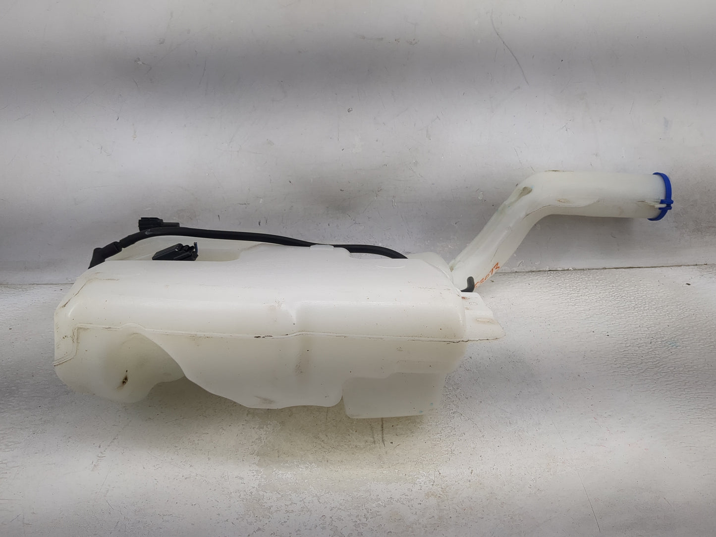 2017-2020 Ford Fusion Windshield Washer Fluid Reservoir Bottle Oem 1474108 - Oemusedautoparts1.com