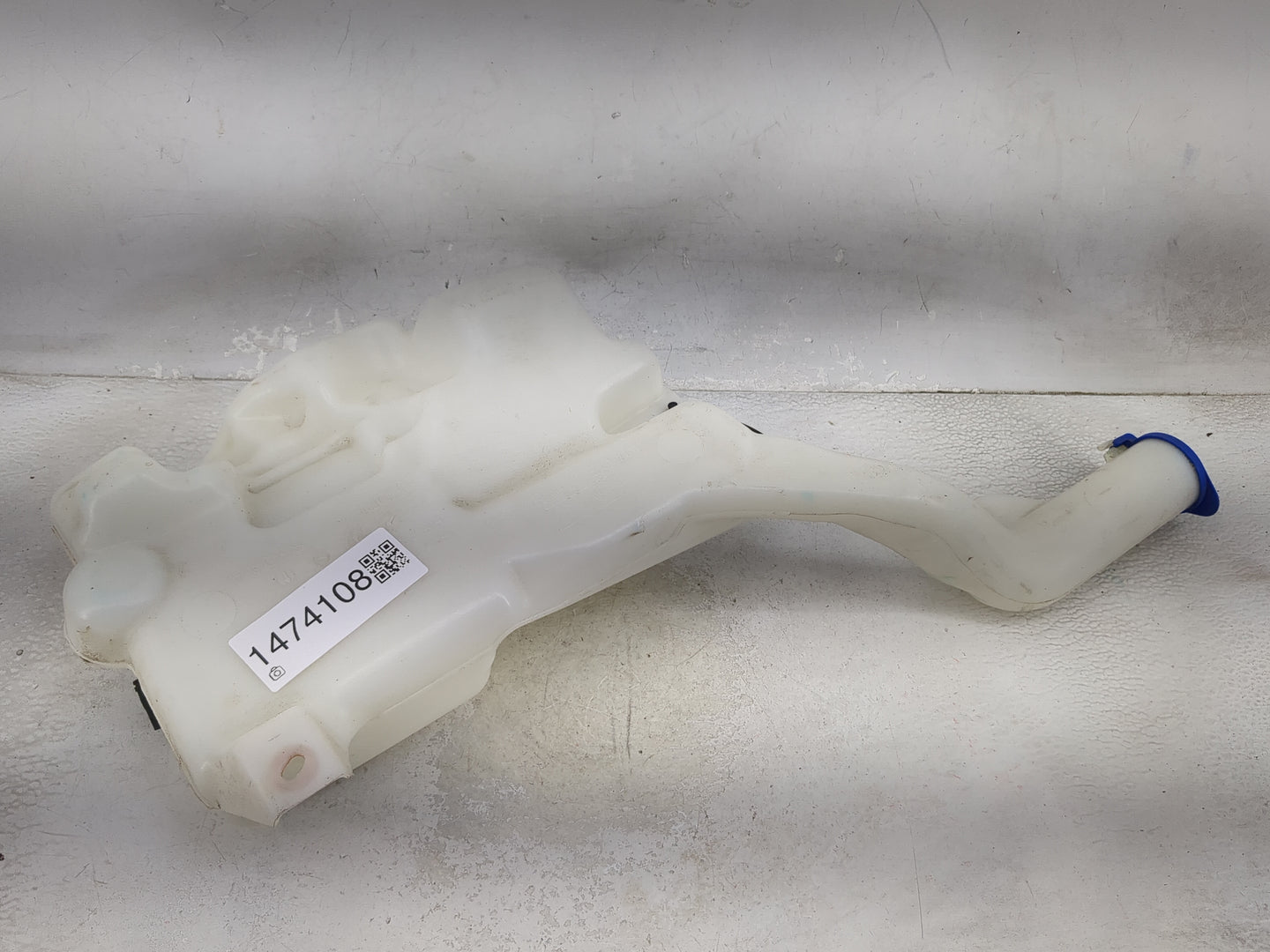 2017-2020 Ford Fusion Windshield Washer Fluid Reservoir Bottle Oem 1474108 - Oemusedautoparts1.com