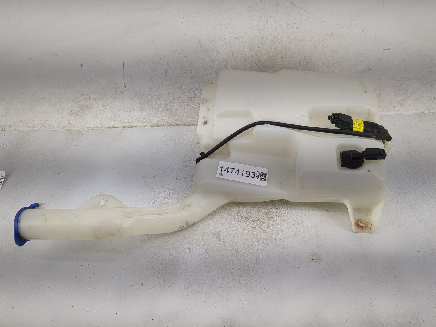 2017-2020 Ford Fusion Windshield Washer Fluid Reservoir Bottle Oem 1474193 - Oemusedautoparts1.com