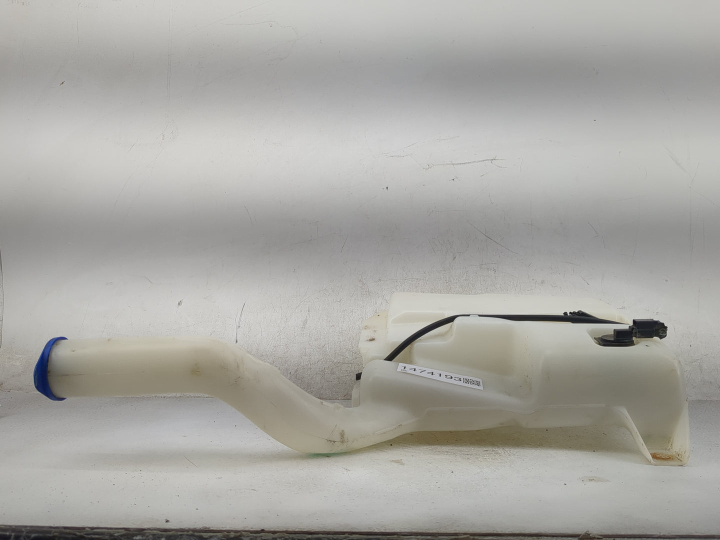 2017-2020 Ford Fusion Windshield Washer Fluid Reservoir Bottle Oem 1474193 - Oemusedautoparts1.com
