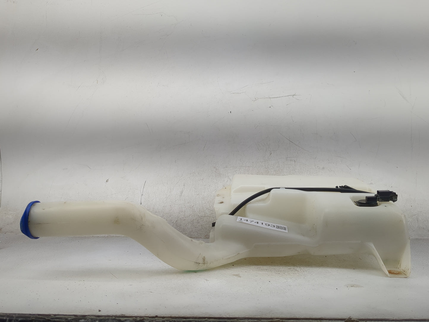 2017-2020 Ford Fusion Windshield Washer Fluid Reservoir Bottle Oem 1474193 - Oemusedautoparts1.com
