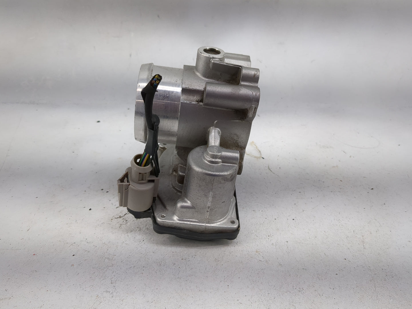 2014-2020 Ford Fusion Throttle Body P/N:DS7G-9F991-BB Fits Fits 2014 2015 2016 2017 2018 2019 2020 OEM Used Auto Parts - Oem