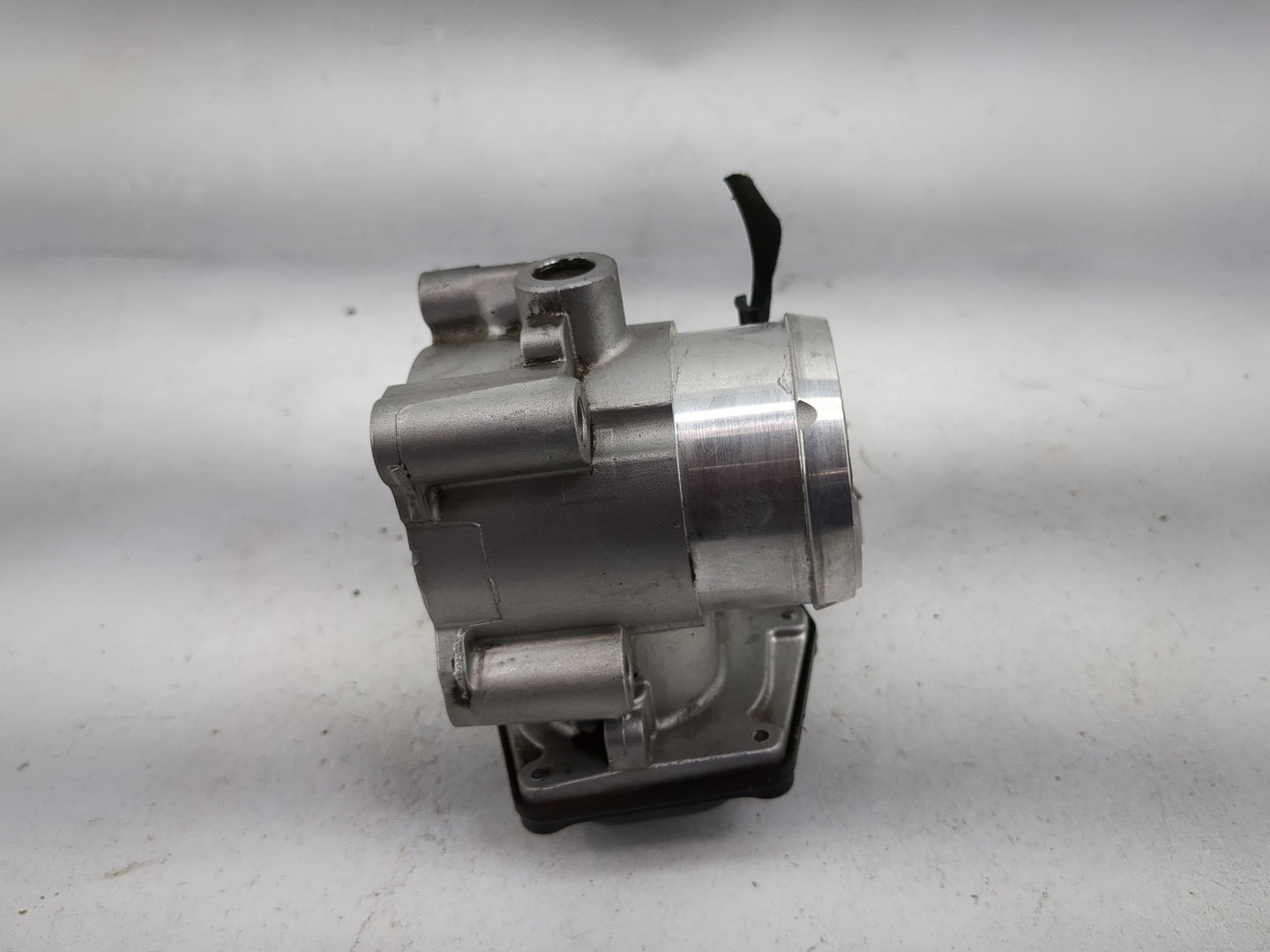 2014-2020 Ford Fusion Throttle Body P/N:DS7G-9F991-BB Fits Fits 2014 2015 2016 2017 2018 2019 2020 OEM Used Auto Parts - Oem