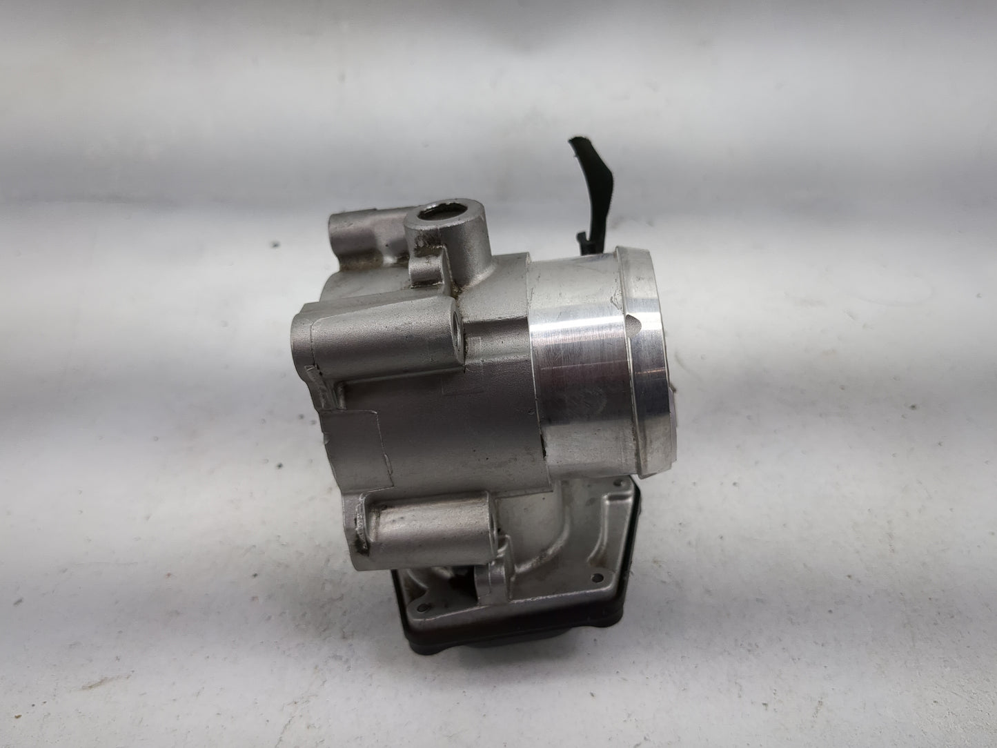 2014-2020 Ford Fusion Throttle Body P/N:DS7G-9F991-BB Fits Fits 2014 2015 2016 2017 2018 2019 2020 OEM Used Auto Parts - Oem