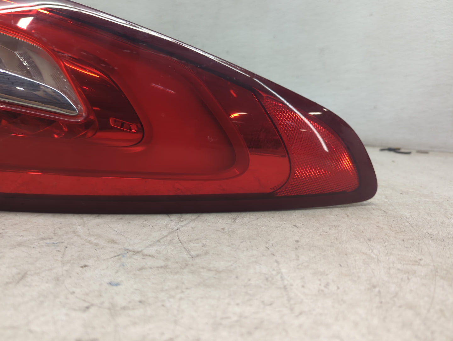 2017-2020 Ford Fusion Tail Light Assembly Driver Left OEM P/N:HS73-13405-AD F00HTF406307 Fits Fits 2017 2018 2019 2020 OEM U