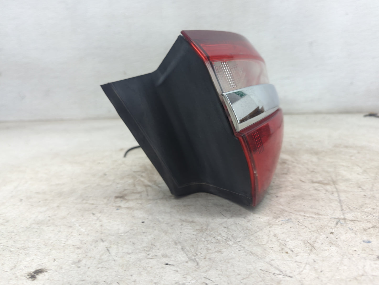 2017-2020 Ford Fusion Tail Light Assembly Driver Left OEM P/N:HS73-13405-AD F00HTF406307 Fits Fits 2017 2018 2019 2020 OEM U