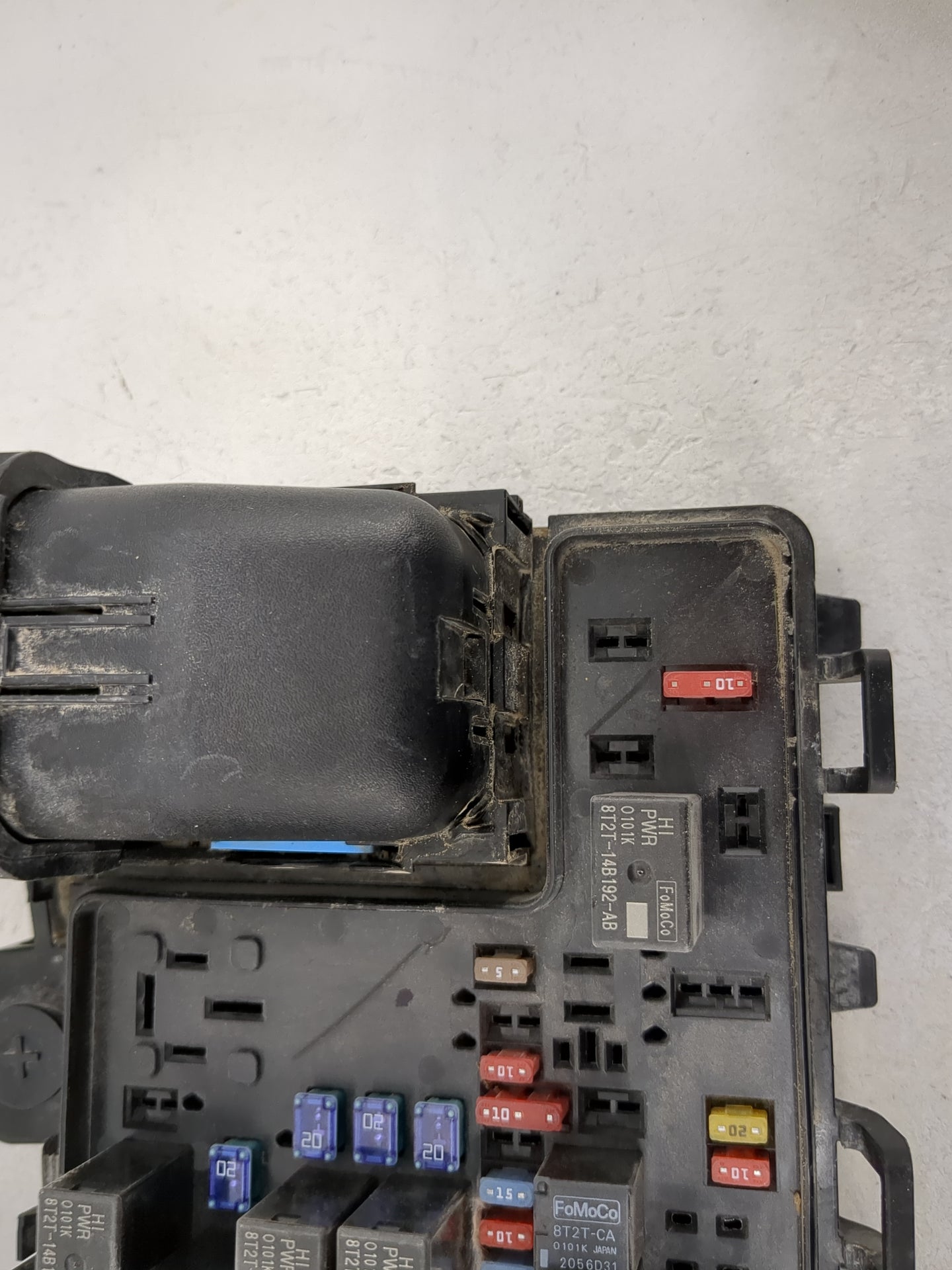 2017-2020 Ford Fusion Fusebox Fuse Box Panel Relay Module P/N:HG9T14D068AC 8T2T-14B192-AB Fits Fits 2017 2018 2019 2020 OEM 