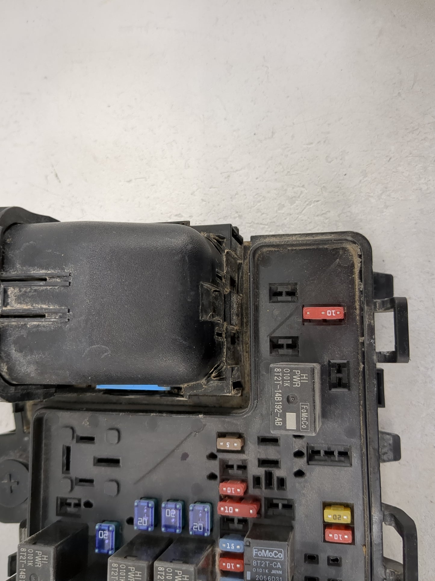 2017-2020 Ford Fusion Fusebox Fuse Box Panel Relay Module P/N:HG9T14D068AC 8T2T-14B192-AB Fits Fits 2017 2018 2019 2020 OEM 