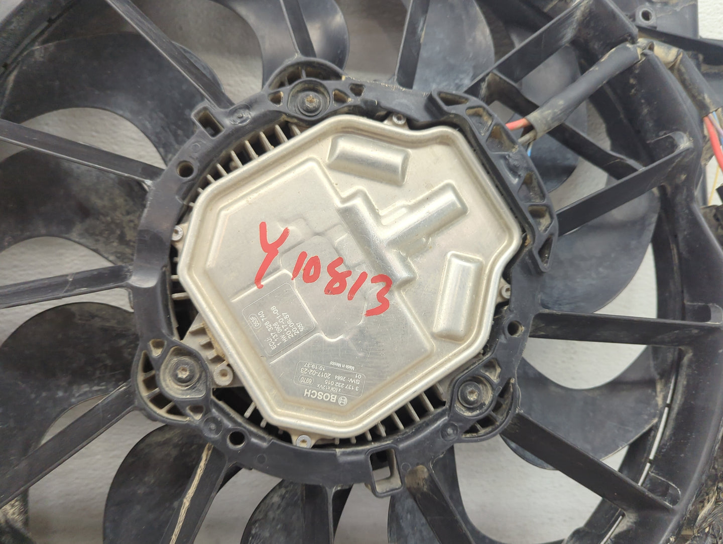 2017 Ford Fusion Electric Radiator Cooling Fan Motor Assembly P/N:F00HX0G100 3137230016, 8W-2884, 84000785, FX6576003 Fits O