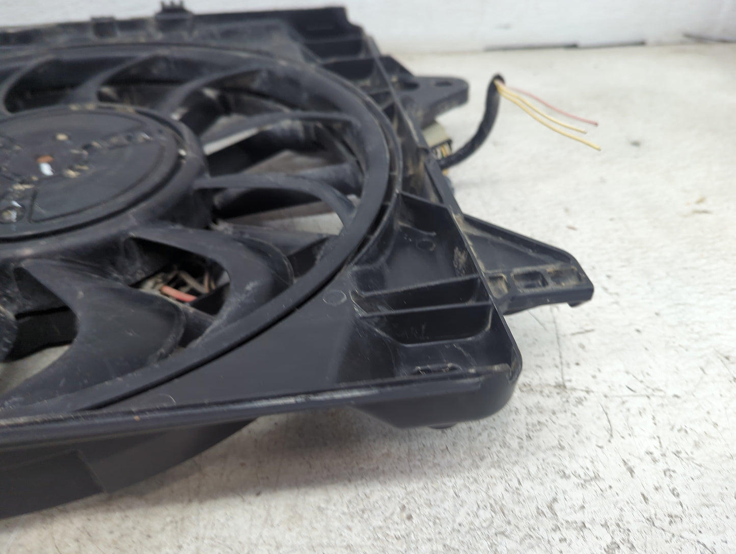 2017 Ford Fusion Electric Radiator Cooling Fan Motor Assembly P/N:F00HX0G100 3137230016, 8W-2884, 84000785, FX6576003 Fits O