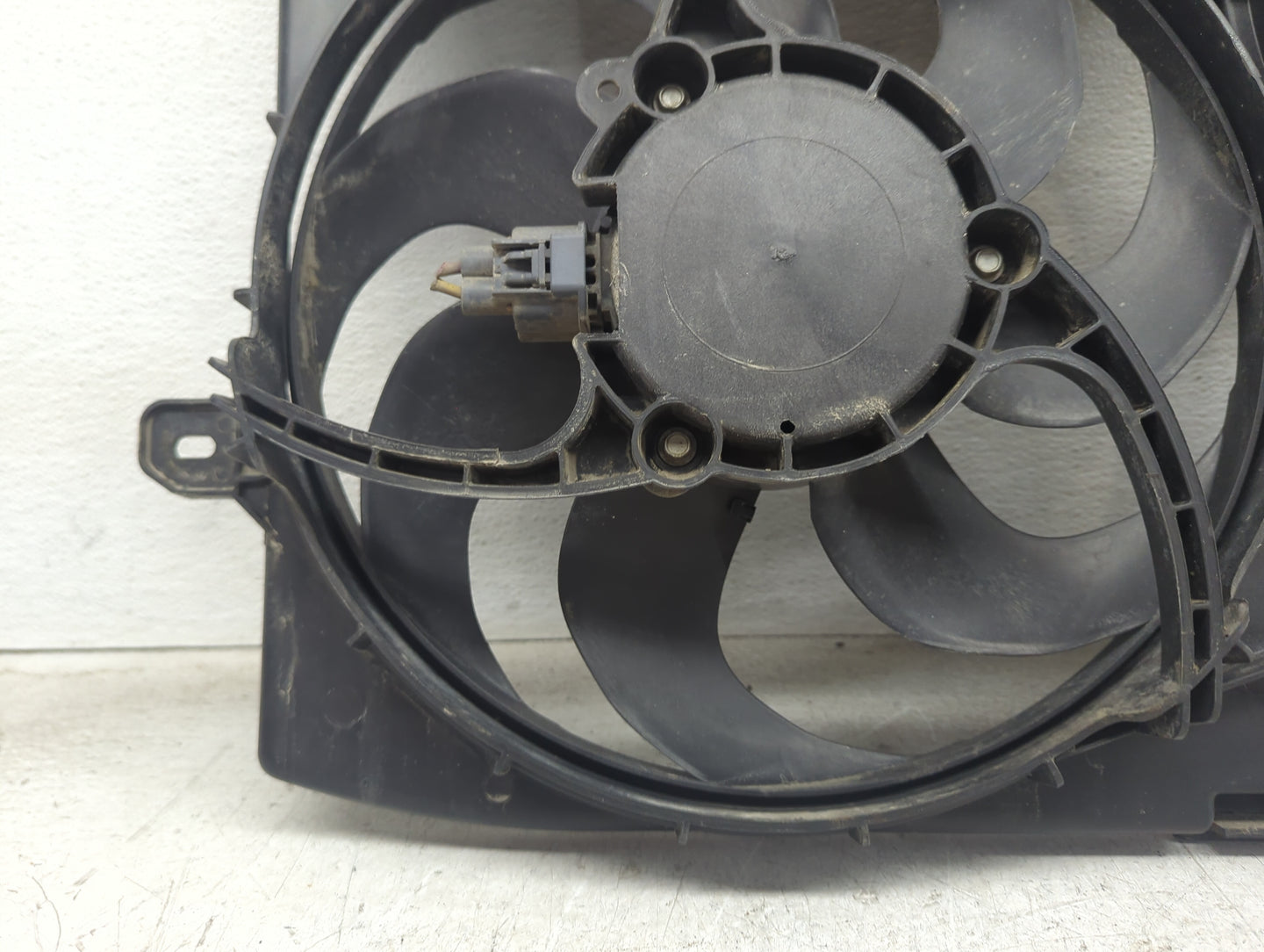 2016-2020 Ford Fusion Electric Radiator Cooling Fan Motor Assembly P/N:N1089122O N1089132O Fits Fits 2016 2017 2018 2019 202