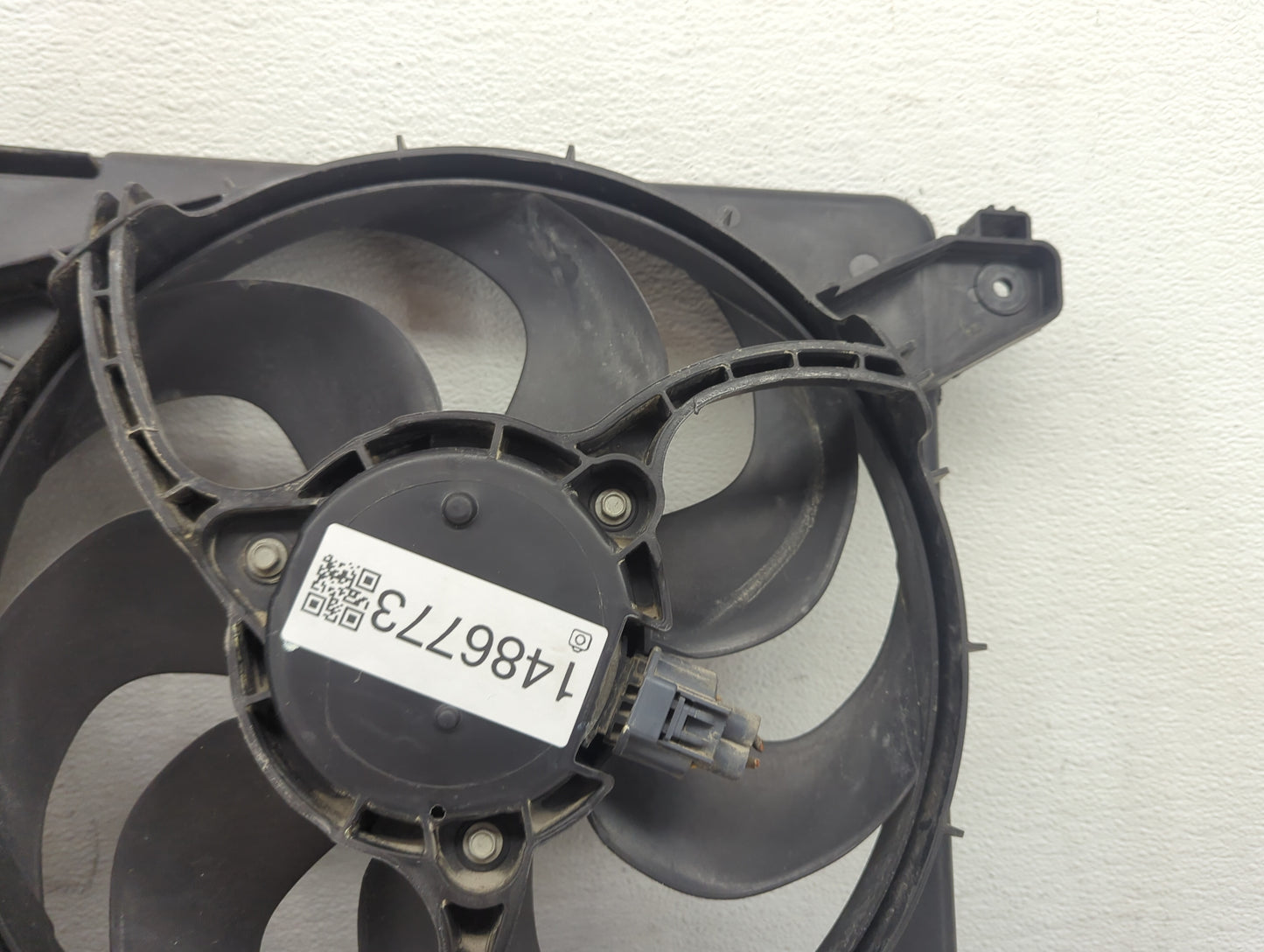 2016-2020 Ford Fusion Electric Radiator Cooling Fan Motor Assembly P/N:N1089122O N1089132O Fits Fits 2016 2017 2018 2019 202