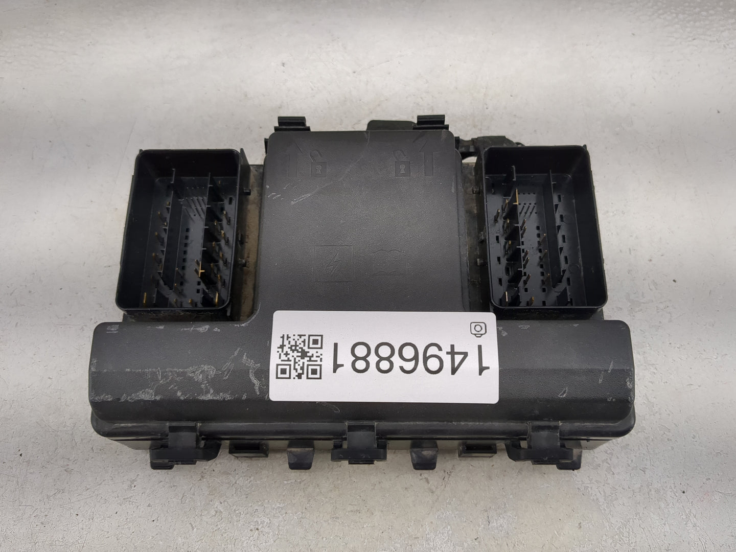 2017-2020 Ford Fusion Fusebox Fuse Box Panel Relay Module P/N:G2GT14A075AA Fits Fits 2017 2018 2019 2020 OEM Used Auto Parts