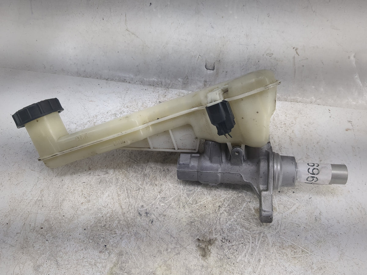 2017-2020 Ford Fusion Brake Master Cylinder 1496920 - Oemusedautoparts1.com