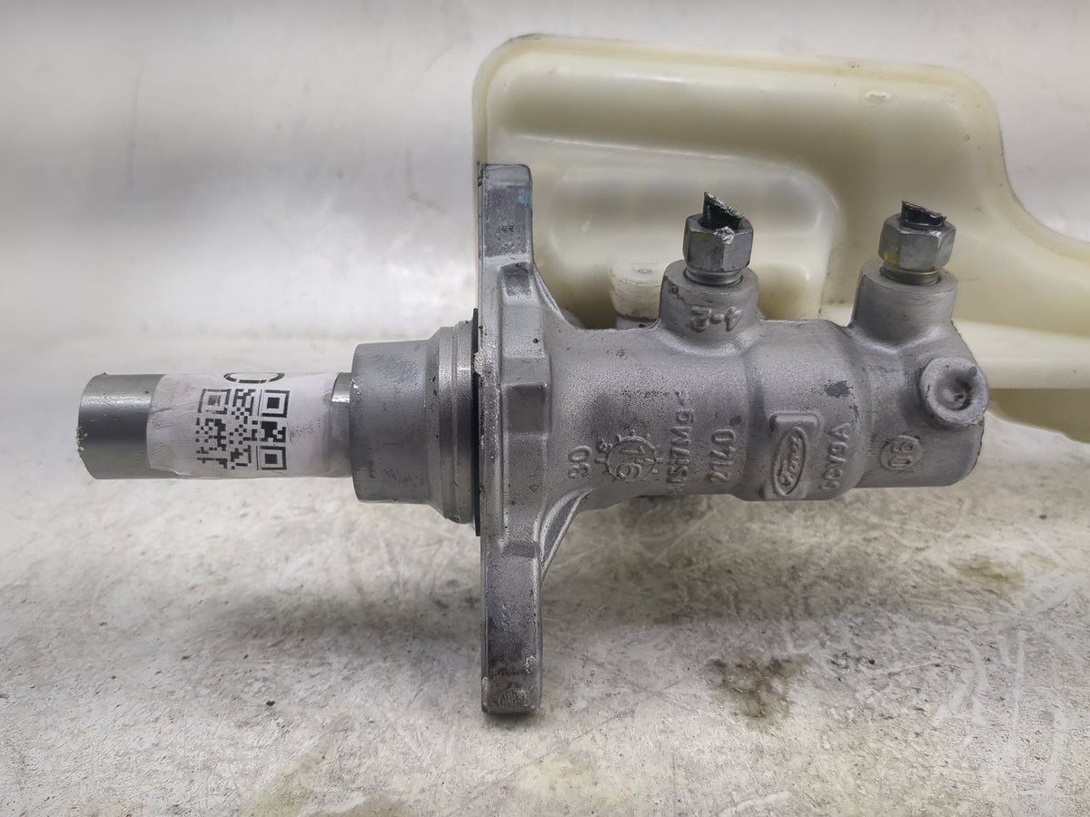 2017-2020 Ford Fusion Brake Master Cylinder 1496920 - Oemusedautoparts1.com