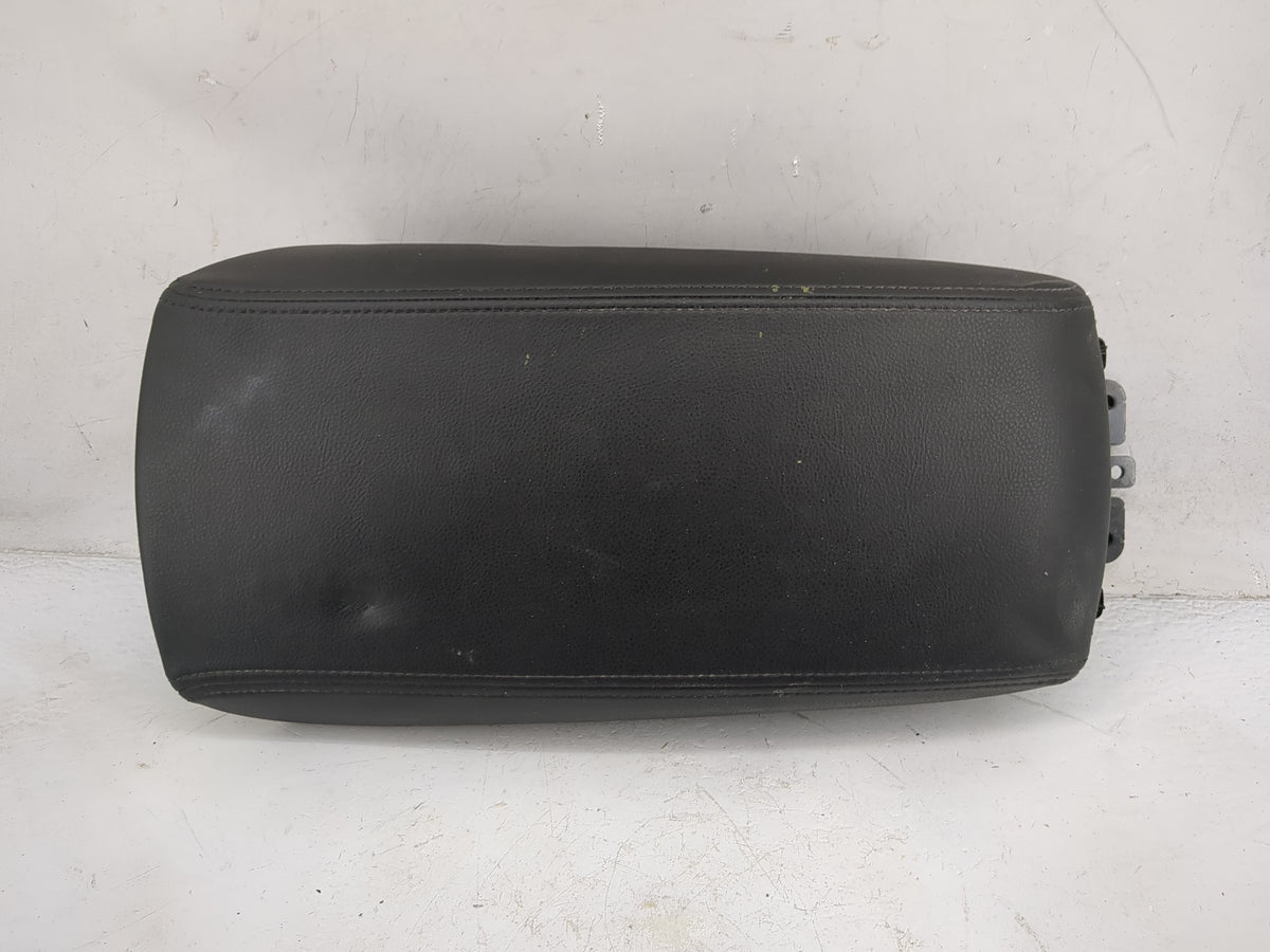 2017 Ford Fusion Center Console Armrest Cover Lid P/N:L0262581AA04ZHE Fits OEM Used Auto Parts - Oemusedautoparts1.com