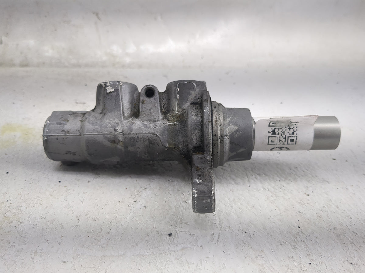 Ford Fusion Brake Master Cylinder 1497399 - Oemusedautoparts1.com