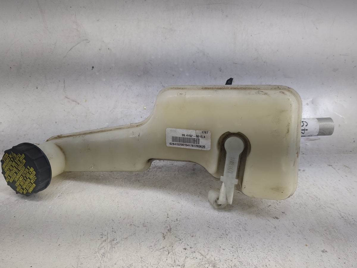 2017-2020 Ford Fusion Brake Master Cylinder 1497665 - Oemusedautoparts1.com