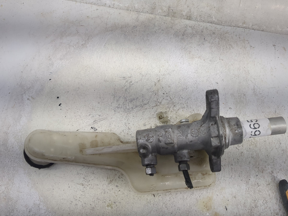 2017-2020 Ford Fusion Brake Master Cylinder 1497665 - Oemusedautoparts1.com