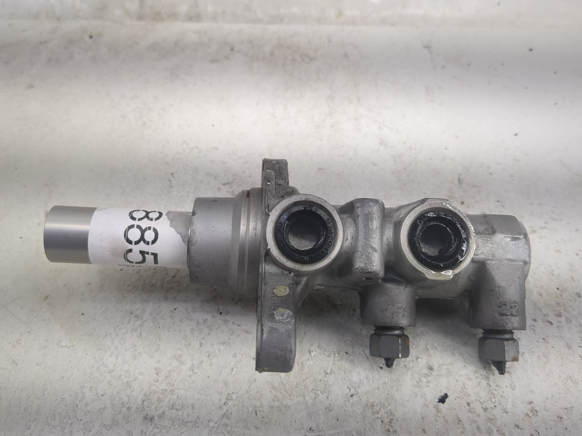 2017-2020 Ford Fusion Brake Master Cylinder 1497885 - Oemusedautoparts1.com