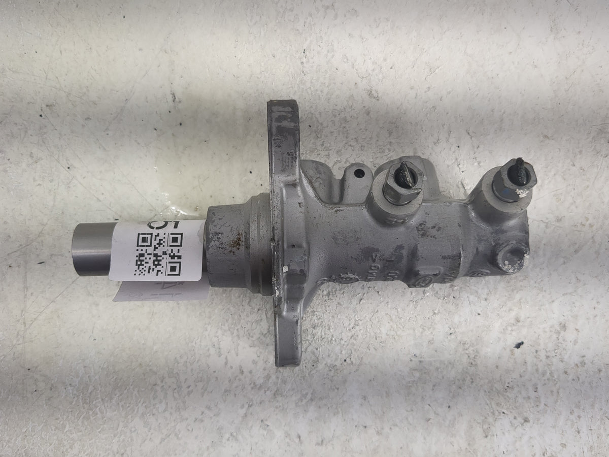 2017-2020 Ford Fusion Brake Master Cylinder 1497885 - Oemusedautoparts1.com