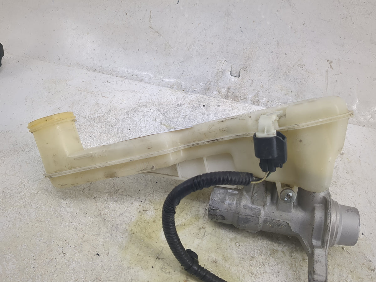 2017-2020 Ford Fusion Brake Master Cylinder 1498316 - Oemusedautoparts1.com