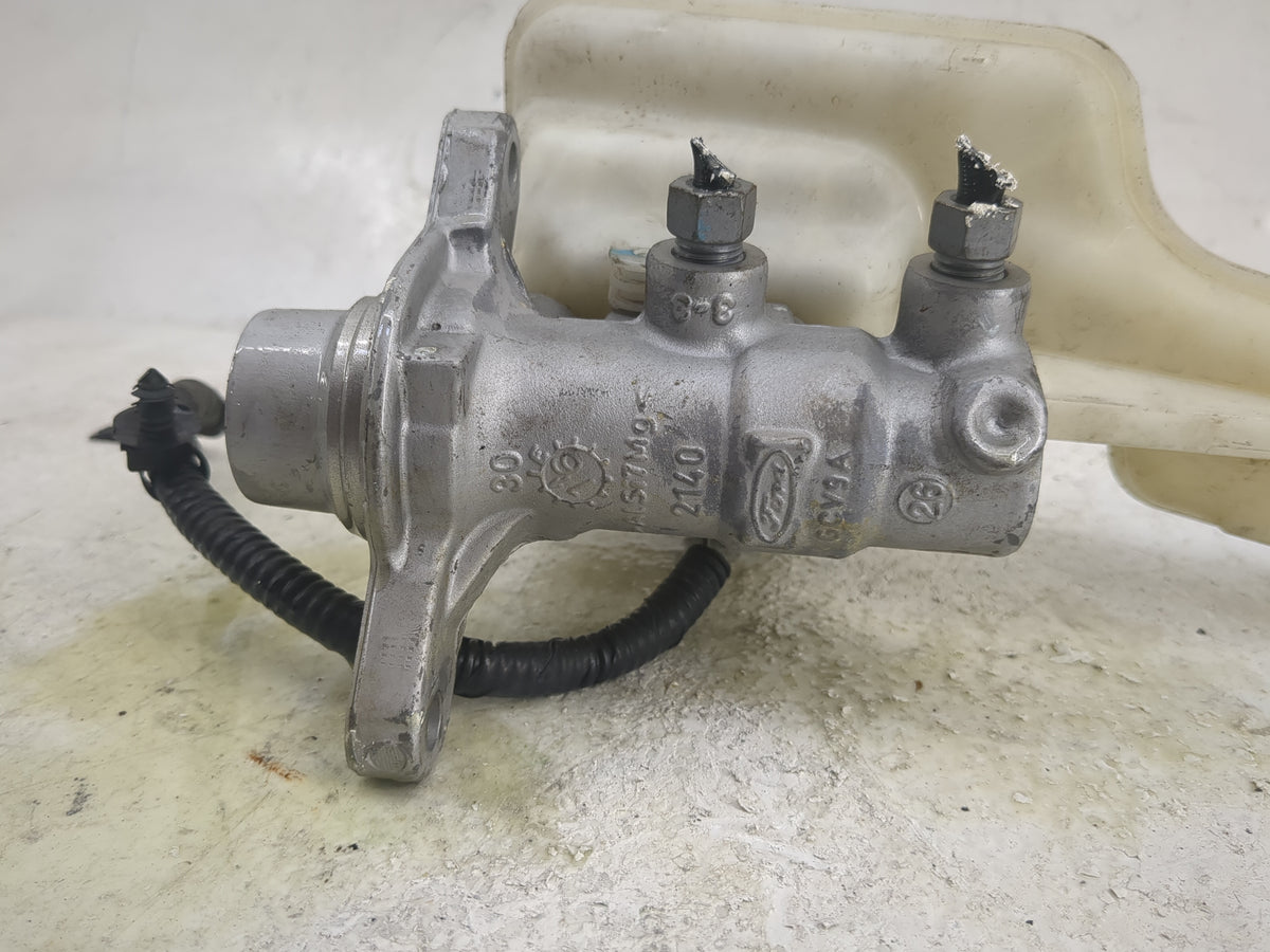 2017-2020 Ford Fusion Brake Master Cylinder 1498316 - Oemusedautoparts1.com