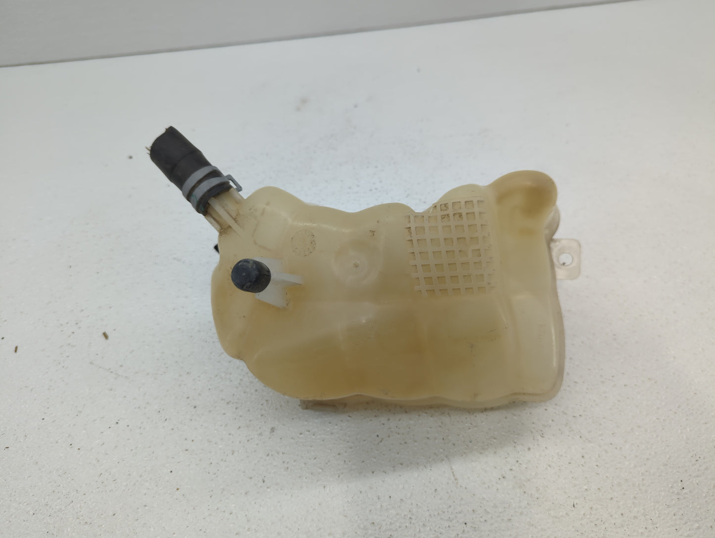 2017-2019 Ford Fusion Radiator Coolant Overflow Expansion Tank Bottle - Oemusedautoparts1.com