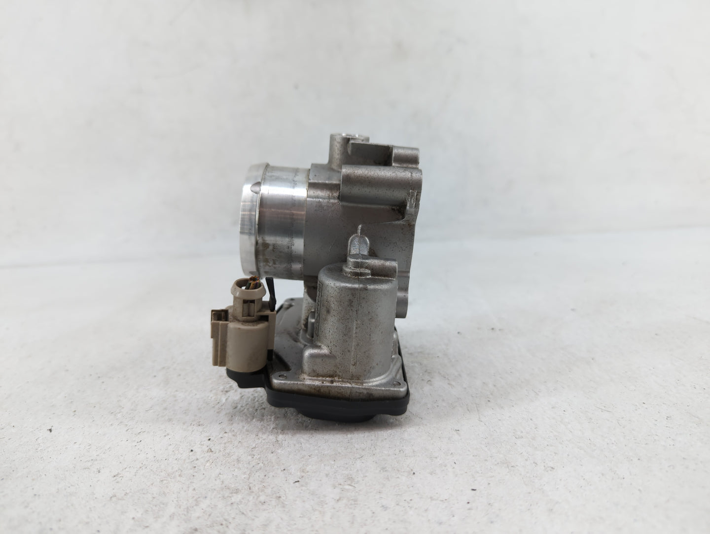 2014-2019 Ford Fusion Throttle Body P/N:DS7G-9F991-BB DS7G-9F991-CA Fits Fits 2014 2015 2016 2017 2018 2019 OEM Used Auto Pa