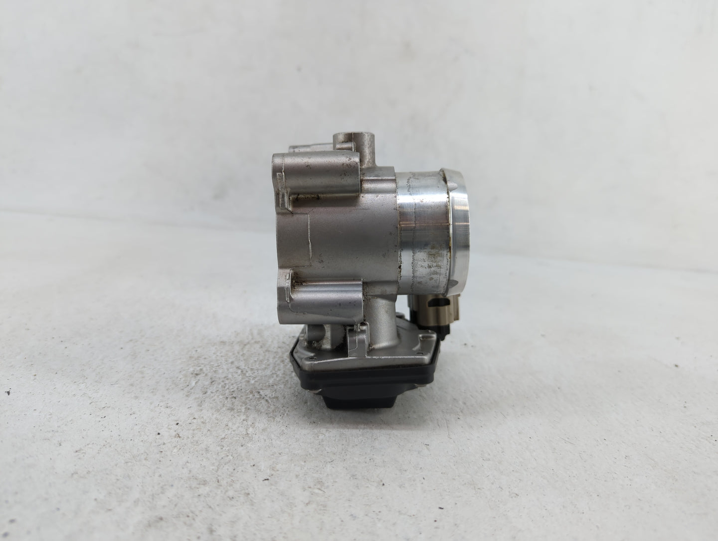 2014-2019 Ford Fusion Throttle Body P/N:DS7G-9F991-BB DS7G-9F991-CA Fits Fits 2014 2015 2016 2017 2018 2019 OEM Used Auto Pa