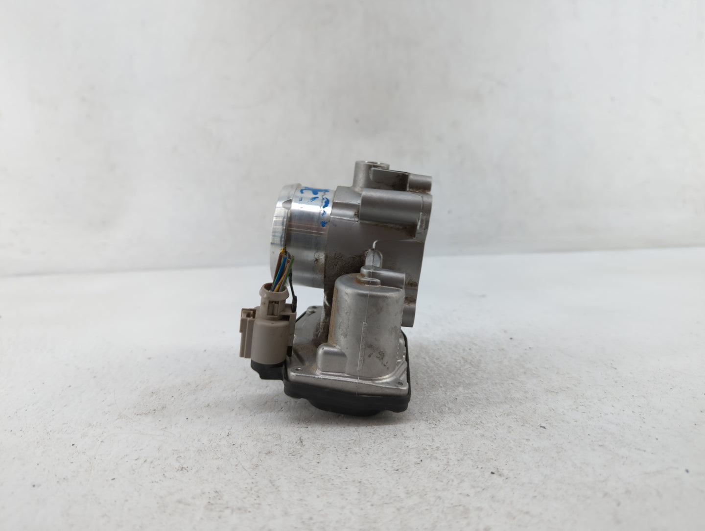 2014-2020 Ford Fusion Throttle Body P/N:DS7G-9F991-BB DS7G-9F991-CA Fits Fits 2014 2015 2016 2017 2018 2019 2020 OEM Used Au