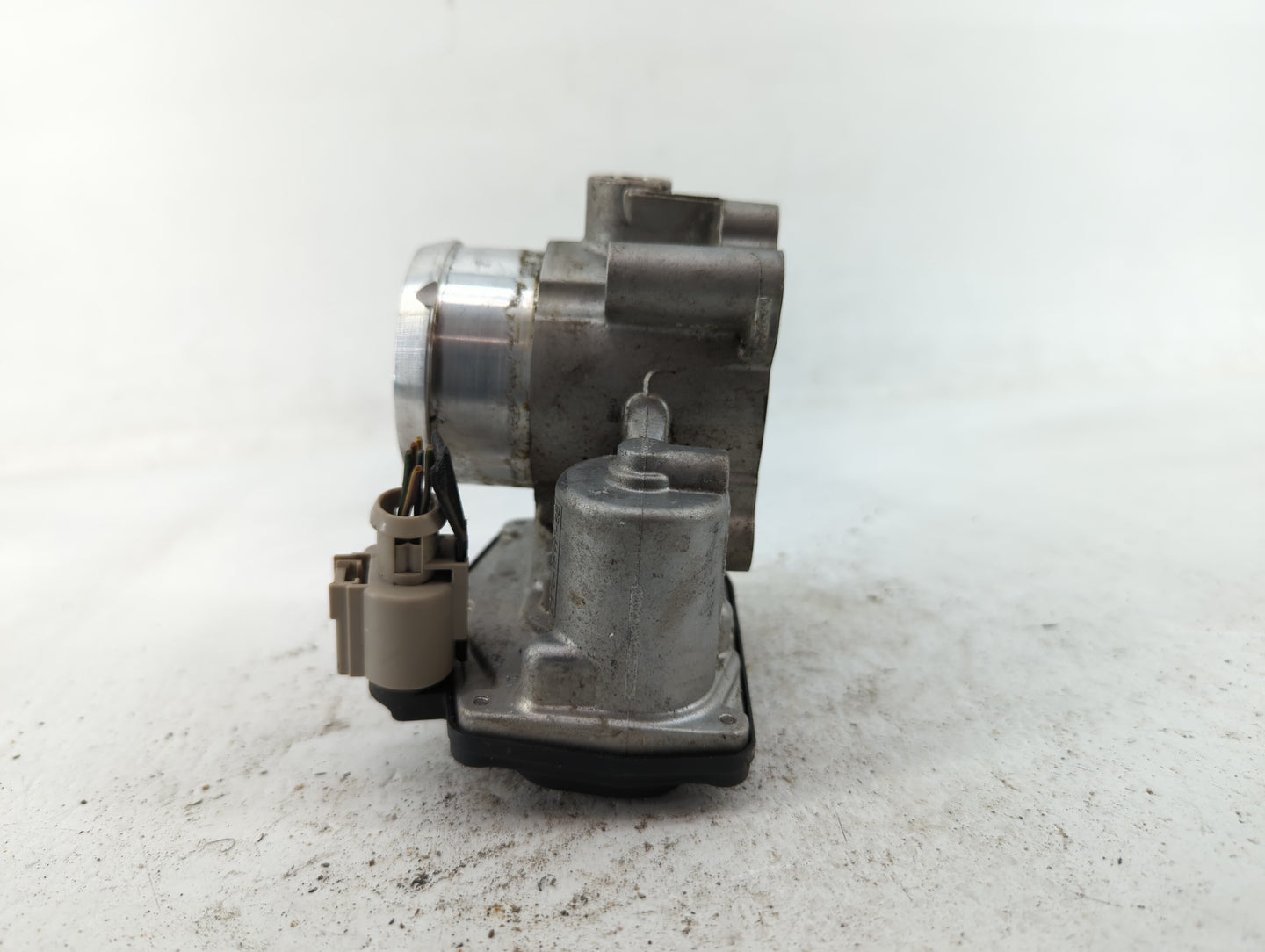 2014-2020 Ford Fusion Throttle Body P/N:DS7G-9F991-BB DS7G-9F991-CA Fits Fits 2014 2015 2016 2017 2018 2019 2020 OEM Used Au