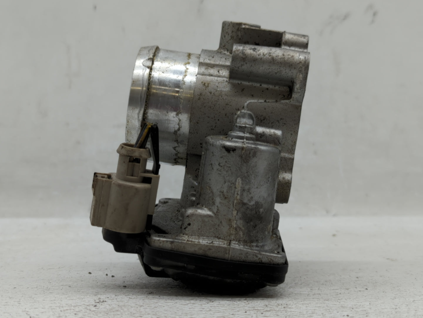2014-2020 Ford Fusion Throttle Body P/N:DS7G-9F991-BB DS7G-9F991-CA Fits Fits 2014 2015 2016 2017 2018 2019 2020 OEM Used Au