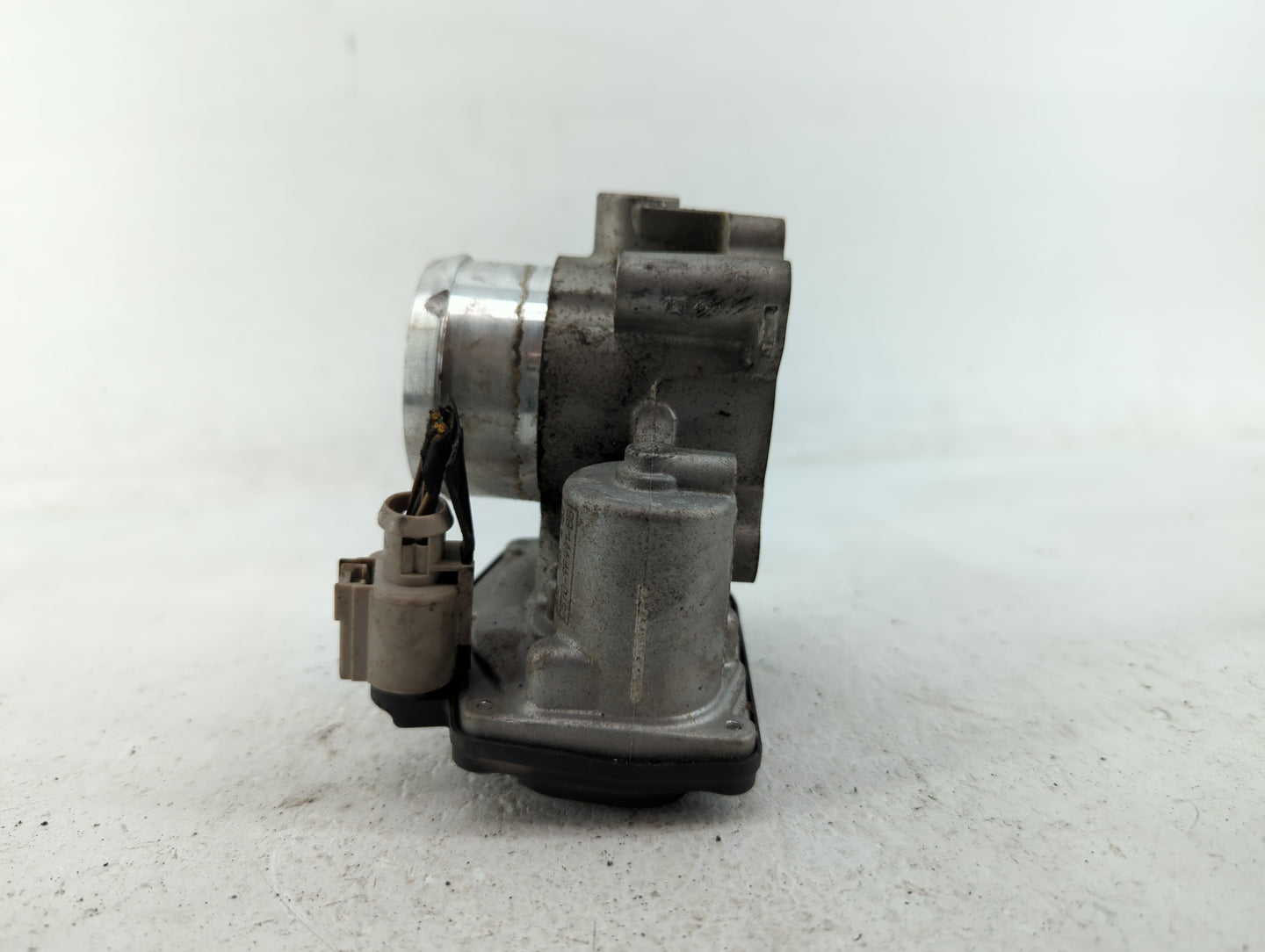 2014-2020 Ford Fusion Throttle Body P/N:DS7G-9F991-BB DS7G-9F991-CA Fits Fits 2014 2015 2016 2017 2018 2019 2020 OEM Used Au