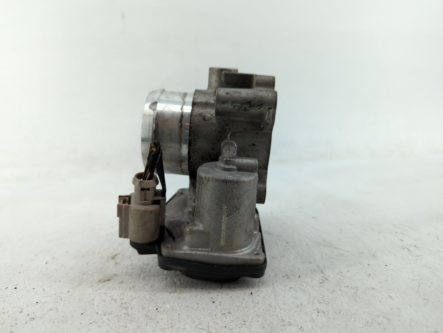 2014-2020 Ford Fusion Throttle Body P/N:DS7G-9F991-BB DS7G-9F991-CA Fits Fits 2014 2015 2016 2017 2018 2019 2020 OEM Used Au