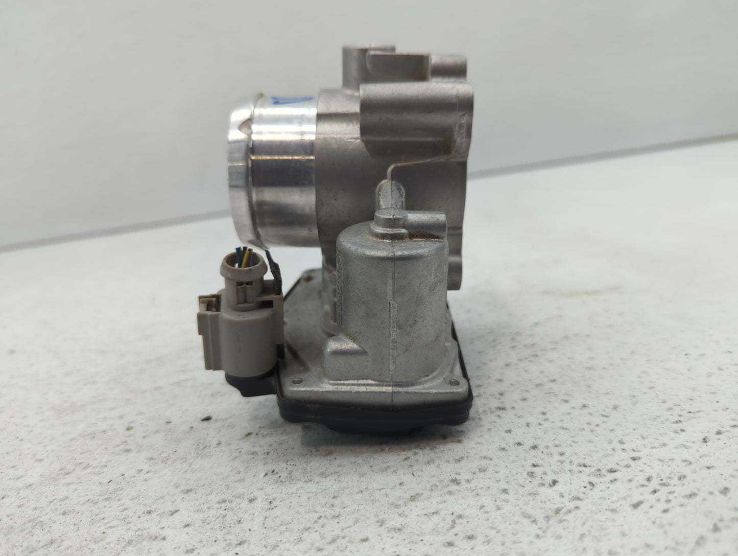 2014-2020 Ford Fusion Throttle Body P/N:DS7G-9F991-BB DS7G-9F991-CA Fits Fits 2014 2015 2016 2017 2018 2019 2020 OEM Used Au