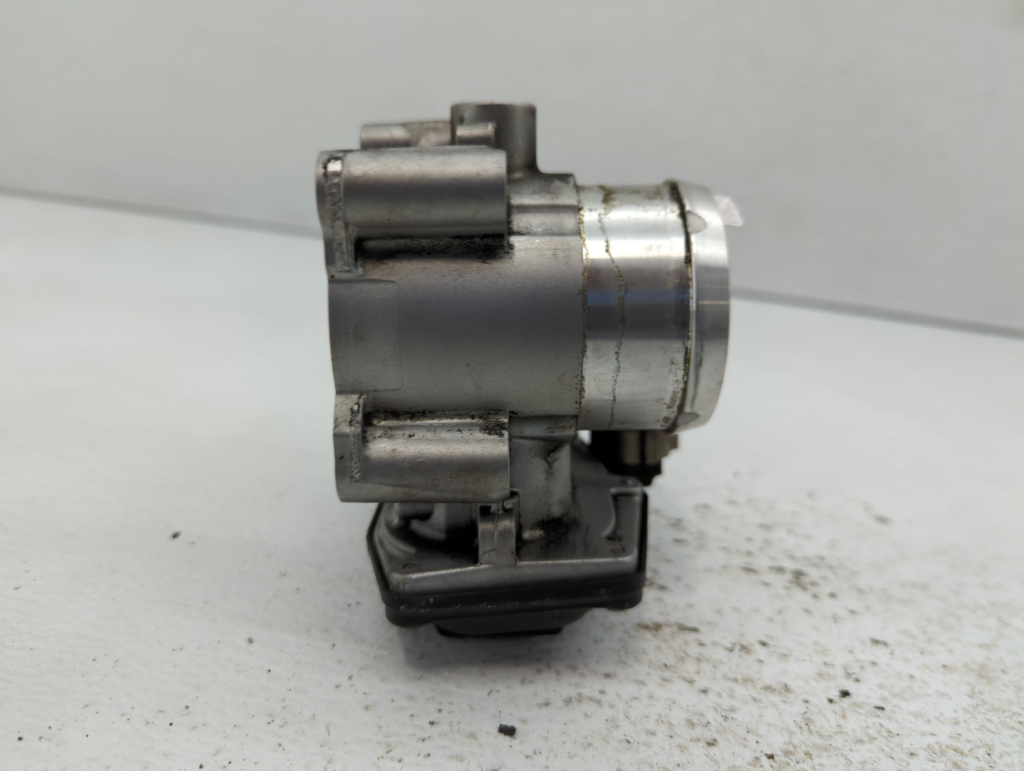 2014-2020 Ford Fusion Throttle Body P/N:DS7G-9F991-BR Fits Fits 2014 2015 2016 2017 2018 2019 2020 OEM Used Auto Parts - Oem