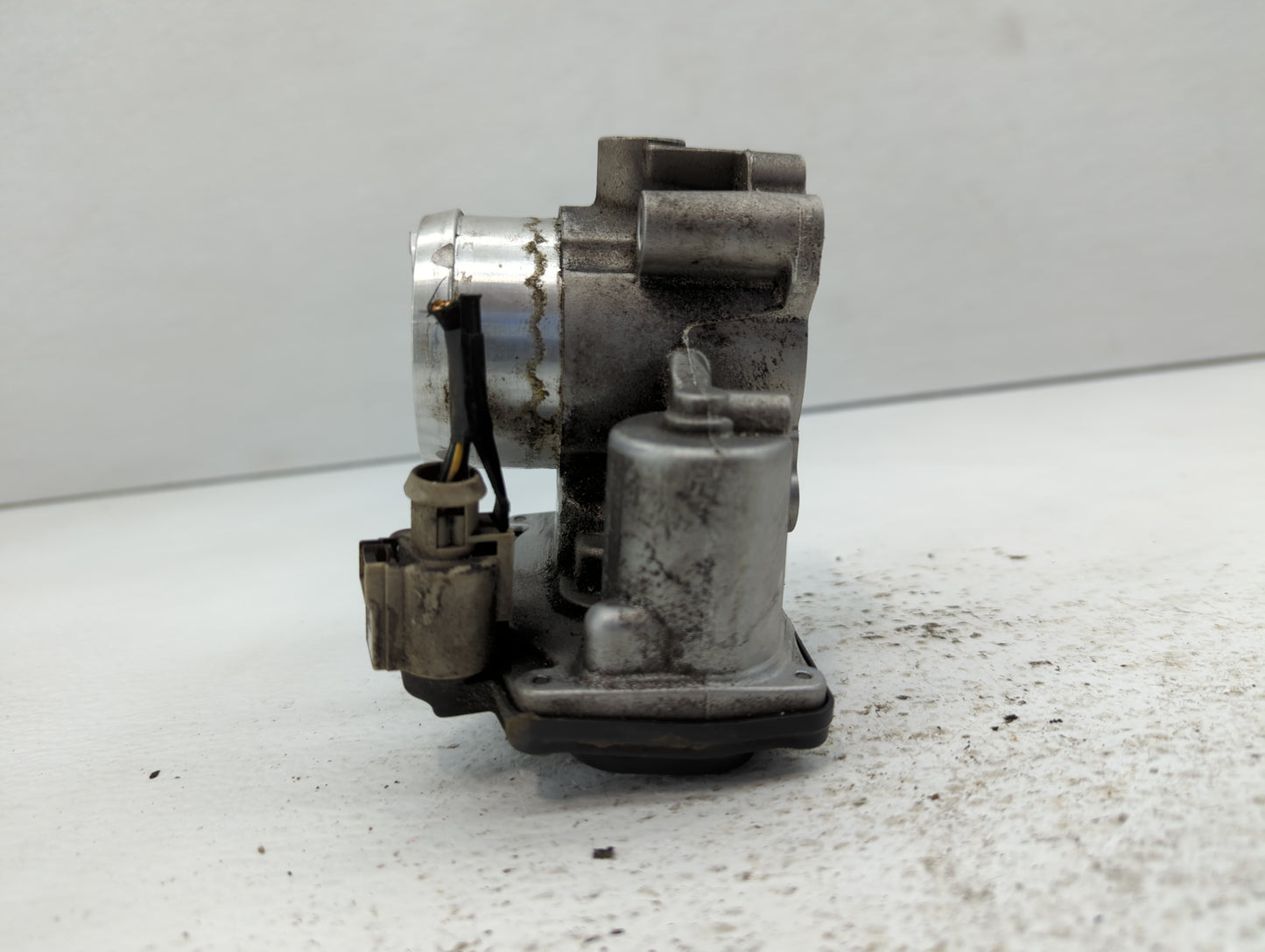 2014-2020 Ford Fusion Throttle Body P/N:DS7G-9F991-BR Fits Fits 2014 2015 2016 2017 2018 2019 2020 OEM Used Auto Parts - Oem