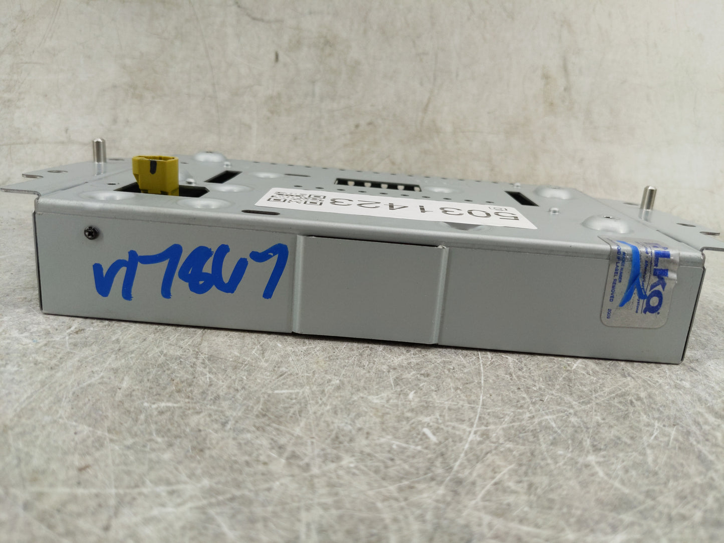 2017-2020 Ford Fusion Information Display Screen 5031423 - Oemusedautoparts1.com