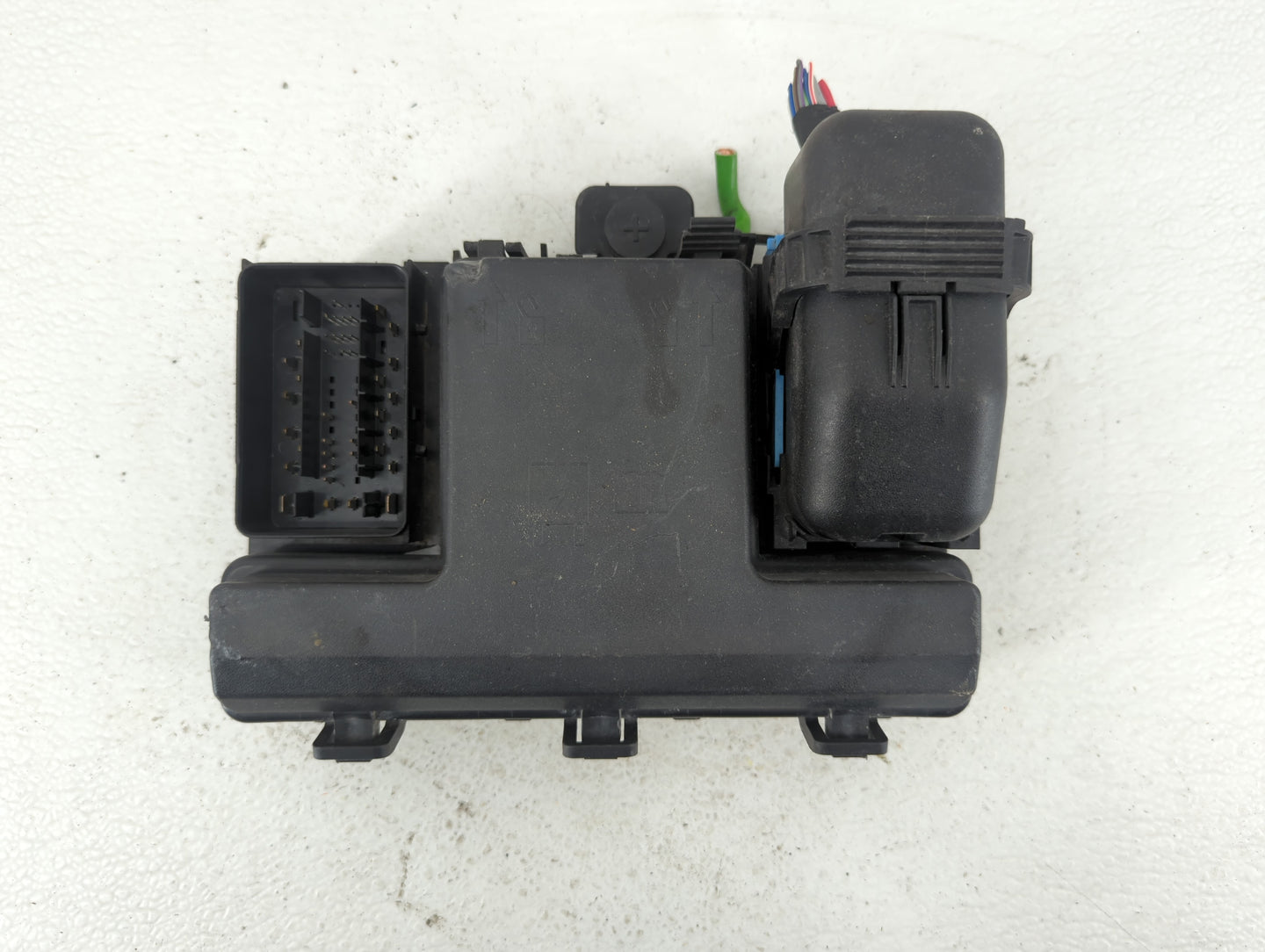2017-2020 Ford Fusion Fusebox Fuse Box Panel Relay Module P/N:HG9T14D066AC Fits Fits 2017 2018 2019 2020 OEM Used Auto Parts