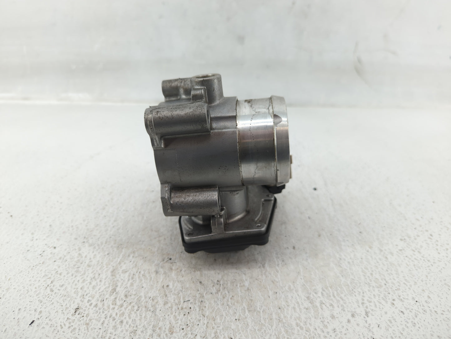 2014-2020 Ford Fusion Throttle Body P/N:DS7G-9F991-BB Fits Fits 2014 2015 2016 2017 2018 2019 2020 OEM Used Auto Parts - Oem