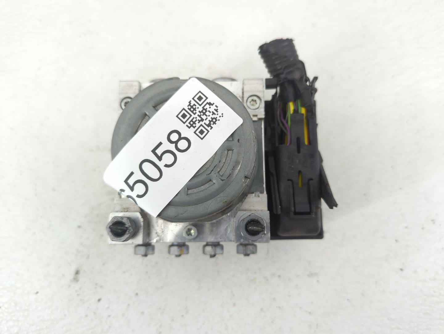 2017-2018 Ford Fusion ABS Pump Control Module Replacement P/N:HG9C-2B373-BG HG9C-2B373-BH Fits Fits 2017 2018 OEM Used Auto 